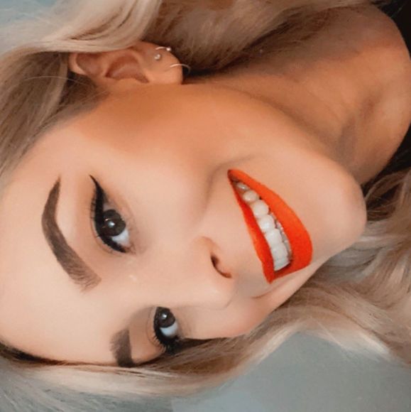 Poshmark profile picture for @pest
